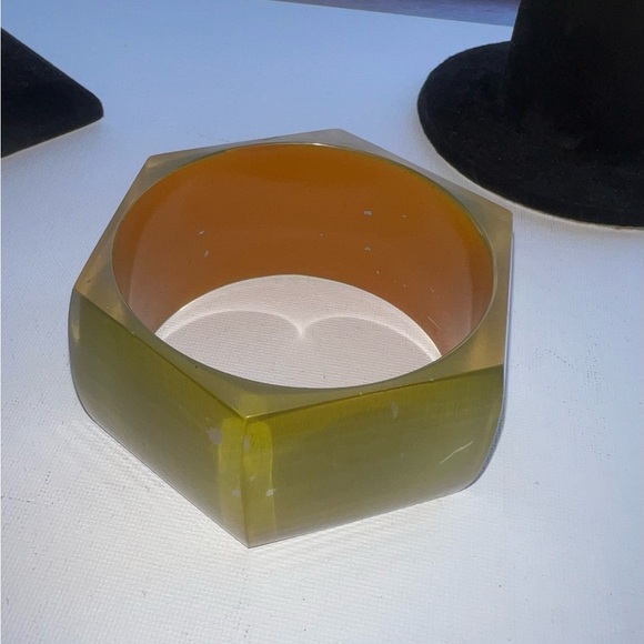 ♦️ Hexagonal Olive Green Bangle Bracelet - Picture 1 of 4
